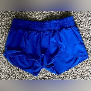 blue lululemon 2.5 hotty hot shorts (size 6)